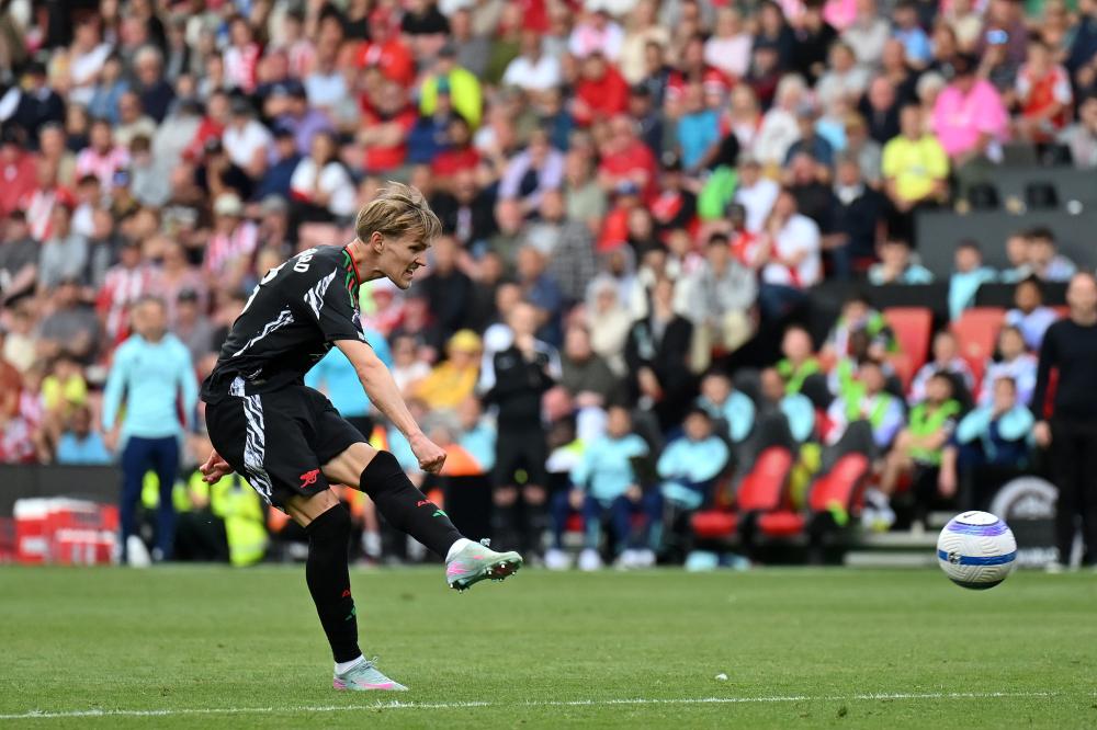 3-2伯恩茅斯，桑德兰队史首次英超联赛两球落后逆转取胜